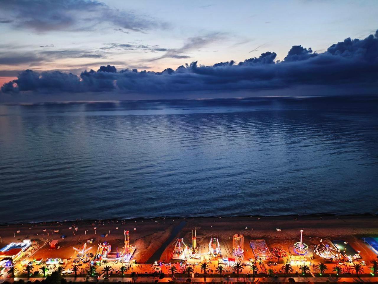 Orbi-City Batumi Apartments Sea View Extérieur photo
